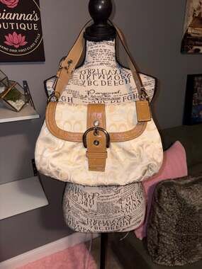 Vintage Coach Tan and Cream Signature Soho